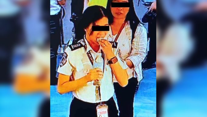Giit ng airport personnel: Tsokolate ang nilunok ko, hindi $300 Huli sa CCTV NAIA officer