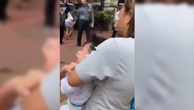 Inaresto ang OFW sa viral video na tumatawid ng kalye hawak ang alagang bata OFW arrested for maltreating kid