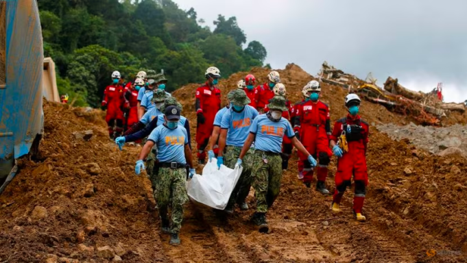 Child Rescued After Nearly 60 Hours in Philippine Landslide Child Rescued in Philippine Landslide