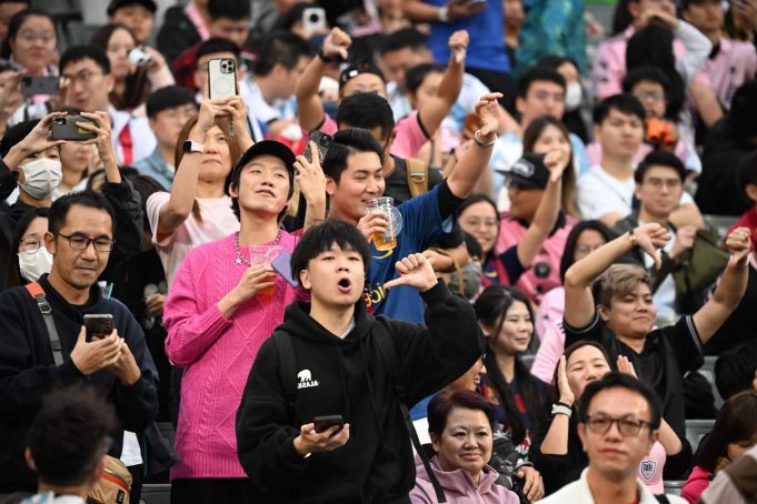Lionel Messi’s No-Show Leaves Football Fans Fuming, Demands for Refunds Echo at Hong Kong Stadium Fans booed and demanded refund v2