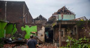 Tornado Ravages West Java: Houses and Factories Leveled in Devastating Storm Tornado Ravages West Java