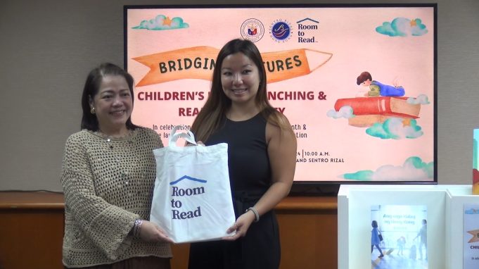 Philippine Literature Month Celebrated with Launching of Bilingual Children’s Books in Hong Kong Book launch 04