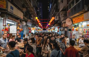 Temple Street Night Market Draws 1.5M Visitors, Extended to Year-End Temple Street Night Market Draws 1.5M Visitors