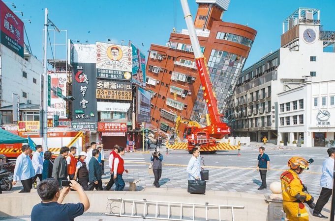 Workers rush to stabilize and shore up damaged buildings in Taiwan after devastating earthquake Workers rush to stabilize and shore up damaged buildings in Taiwan
