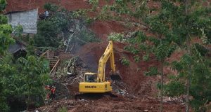 Landslides in Papua New Guinea Bury Estimated 2,000 People in Remote Village 2,000 people buried under landslides in Papua New Guinea
