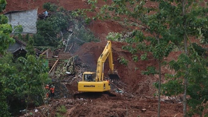 Landslides in Papua New Guinea Bury Estimated 2,000 People in Remote Village 2,000 people buried under landslides in Papua New Guinea