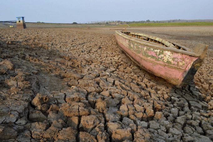 Philippine Government Vows Direct Aid, Monitoring 273 Areas Hit By El Niño Drought 273 Areas Hit By El Niño Drought 2000