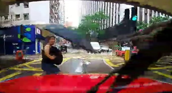 59-anyos na Pinay, Nabangga ng Taxi sa Wan Chai 59-anyos na Pinay, Nabangga ng Taxi sa Wan Chai v2