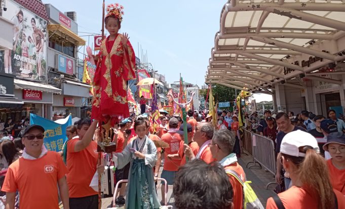 Tens of Thousands of Revelers Brave Heat for Cheung Chau’s Beloved Bun Festival Bun Festival 2024 04