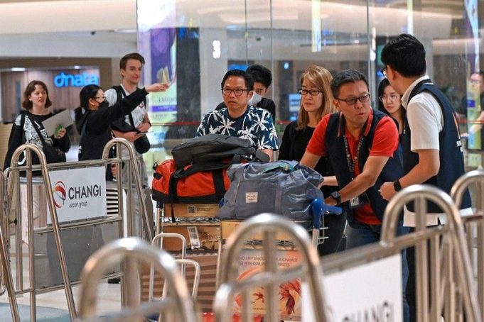 Hong Kong passenger among 20 in intensive care after turbulent Singapore Airlines flight Hong Kong passenger among 20 in intensive care after turbulent Singapore Airlines flight