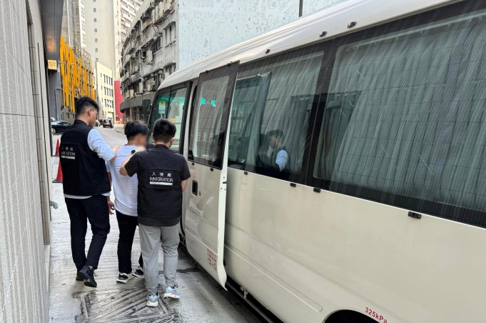19 Persons Arrested in Crack Down on Illegal Workers 19 persons arrested during anti-illegal worker operations