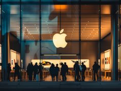 Apple Eyes Partnerships with Meta and Others to Bolster AI Offerings, WSJ reports photo_of_Apple_Store
