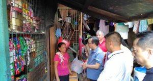 China Embassy, group donate relief goods to typhoon victims in Manila Chinese Ambassador Huang Xilian leads the relief drive for Typhoon Carina victims