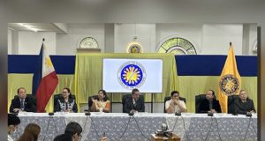 Comelec execs unfazed by quit calls over bribery claims comelec-execs-presscon17-july-2024pna-photo-by-fgp