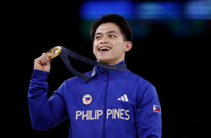 Carlos Yulo Makes History with Second Olympic Gold in Paris Carlos Yulo gold vault