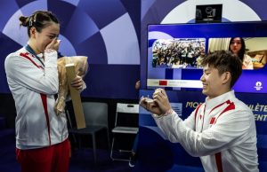 China’s Huang wins gold in doubles, then gets engagement ring Following her victory, Huang Yaqiong received a surprise proposal from her boyfriend and fellow Chinese shuttler Liu Yuchen. Photo: Reuters