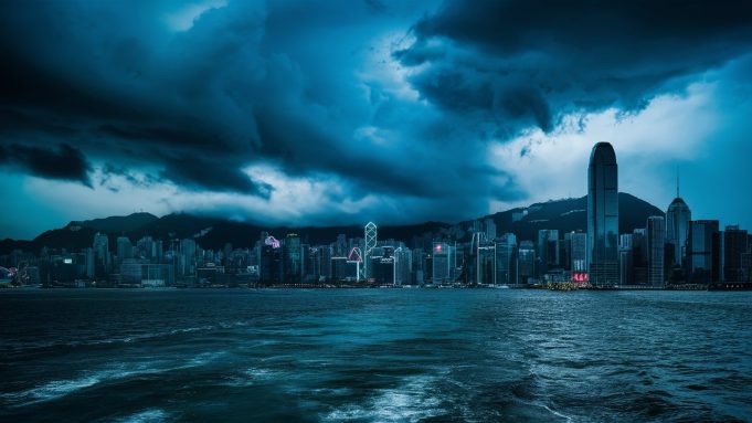 Hong Kong Braces for Weekend Thunderstorm Hong Kong Braces for Weekend Thunderstorm