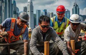 Heat Stress Warning Issued – Employers Urged to Protect Workers Hong Kong construction workers working under heat