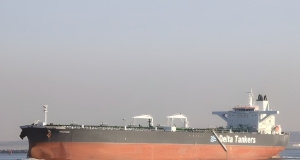 23 Filipino Seafarers Rescued from Missile-Struck Tanker by French Navy The crude oil tanker MT Sounion_upscayl_3x_realesrgan-x4plus