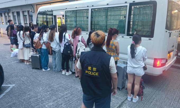 Tsuen Wan Police Bust Anti-Pornography Operation, Arrest 20 Tsuen Wan Police Bust Anti-Pornography Operation