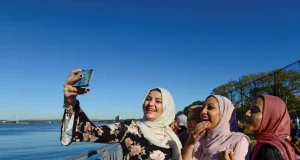 Hong Kong Urged to Enhance Muslim-Friendly Tourism muslims-travelling-abroad