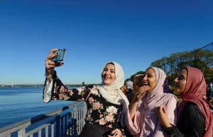 Hong Kong Urged to Enhance Muslim-Friendly Tourism muslims-travelling-abroad