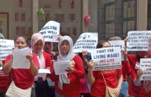 Minimum Wage for Foreign Domestic Helpers Raised to HK$4,990 , Food Allowance Unchanged photo in Indonesian consulate