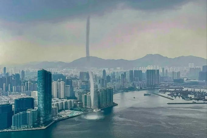 Victoria Harbour’s First Recorded Waterspout in Decades waterspout in Victoria Harbour v2