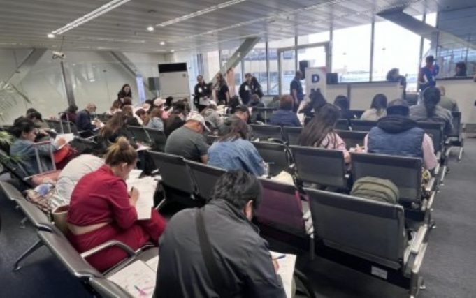 UAE Amnesty Sparks Mass Repatriation of Overstaying Filipino Workers UAE Amnesty Sparks Mass Repatriation of Overstaying Filipino Workers