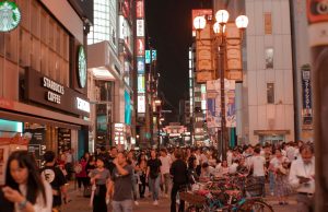 Employees in Hong Kong Demand Bigger Pay Hikes for 2025 photo-1608915203046-e162e4e10128