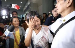 Freed After 15 Years, Trafficked Filipina Drug Mule Mary Jane Veloso Returns Home to Tearful Reunion mary-janes-mother-celia