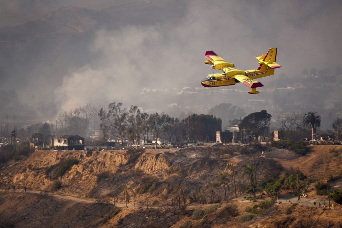 180,000 Evacuate as Los Angeles Burns in Unprecedented Dual Blazes Firefighters beat back Hollywood hills blaze - RTHK