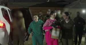 Gaza Celebrations Erupt as Ceasefire Takes Hold, Hostages Reunited with Families Released hostages Doron Steinbrecher and Emily Damari are greeted by Israeli soldiers