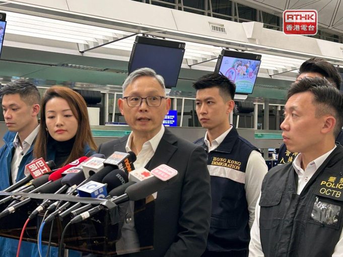 Hong Kong Security Bureau Launch Task Forceto Rescue Hong Kong Residents from Illegal Labor in Thailand Undersecretary for Security Michael Cheuk speaks to reporters before leaving for Thailand. RTHK