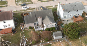 Deadly Storms Ravage Southern U.S., Leaving Devastation and 37 Dead wild weather across the US 01