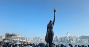 Tsim Sha Tsui Overwhelmed by Tourists During China’s Golden Week Tsim Sha Tsui swarmed with tourists during Golden Week v2