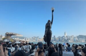 Tsim Sha Tsui Overwhelmed by Tourists During China’s Golden Week Tsim Sha Tsui swarmed with tourists during Golden Week v2