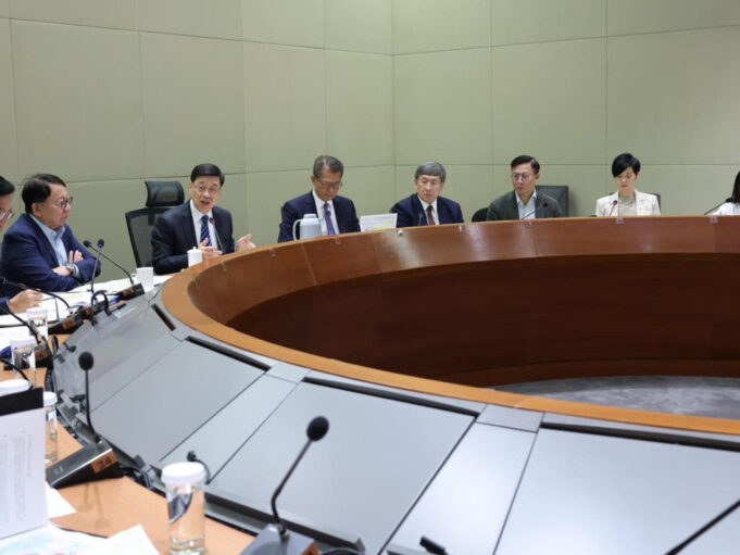 Chief Lee Orders Urgent Pipe Replacement After Water Contamination Scare In Fanling Estate Chief Lee Orders Urgent Pipe Replacement After Water Contamination Scare