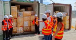 BOC and DMW Team Up to Deliver 2,954 Lost Balikbayan Boxes to OFW Kin DMW personnel receive the over 2,000 abandoned and unclaimed balikbayan boxes