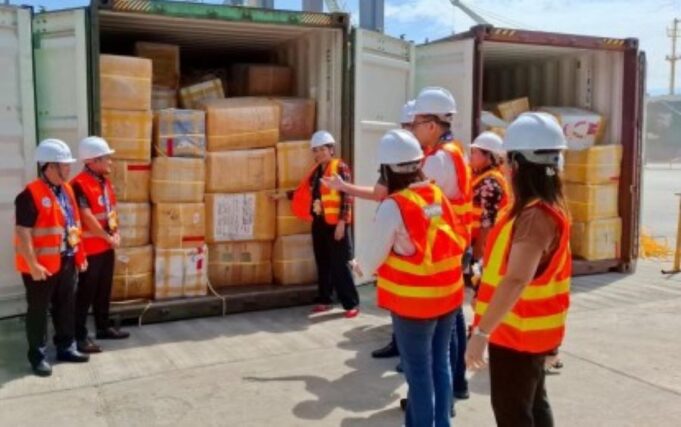 BOC and DMW Team Up to Deliver 2,954 Lost Balikbayan Boxes to OFW Kin DMW personnel receive the over 2,000 abandoned and unclaimed balikbayan boxes