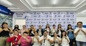 Filipino Workers Scammed in Balikbayan Box Scheme Receive Aid 15 overseas Filipino workers who received cash assistance