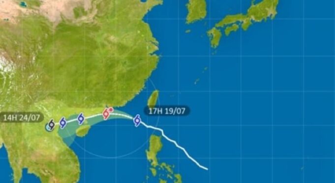 Typhoon Signal No. 8 to be issued between midnight and 2am on Sunday Typhoon Signal No. 8 to be issued between midnight and 2am on Sunday