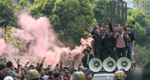 DFA Warns Filipino Citizens in Jakarta Amidst Deadly Nationwide Protest in Indonesia Indonesian Workers Protest in Jakarta.