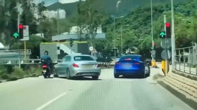 A female driver in Hong Kong drew sharp criticism on social media