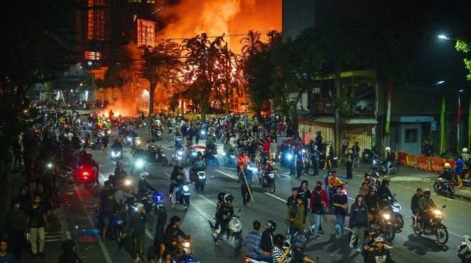Five Dead in Indonesia Unrest as Parties Agree to Cut Lawmakers’ Allowances Indonesia Unrest