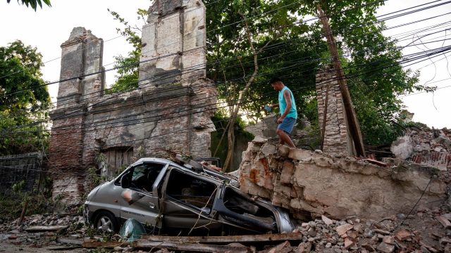 Philippines hit by 6.9-magnitude earthquake