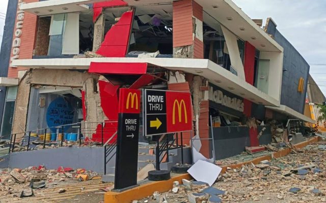 Powerful Quake Kills 19 in Central Philippines; Rescuers Race Against Aftershocks