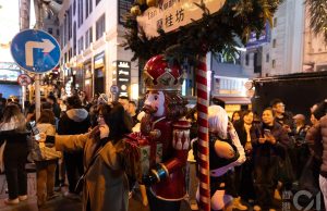 Hong Kong’s Lan Kwai Fong Offers Big Discounts to Lure Revelers for New Year’s Eve Hong Kong's Lan Kwai Fong Offers Big Discounts