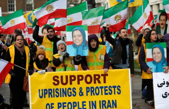 Anti-Government Demonstrations Spread Across Iran Amid Currency Collapse and Violent Crackdown Anti-Government Demonstrations Spread Across Iran Amid Currency Collapse and Violent Crackdown