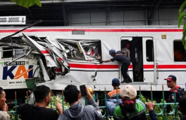 14 Dead After Long-Distance Train Wreck Near Jakarta